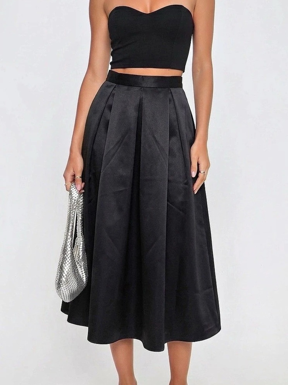 H&M Black Pleated Midi Skirt Size 4 NWT🖤